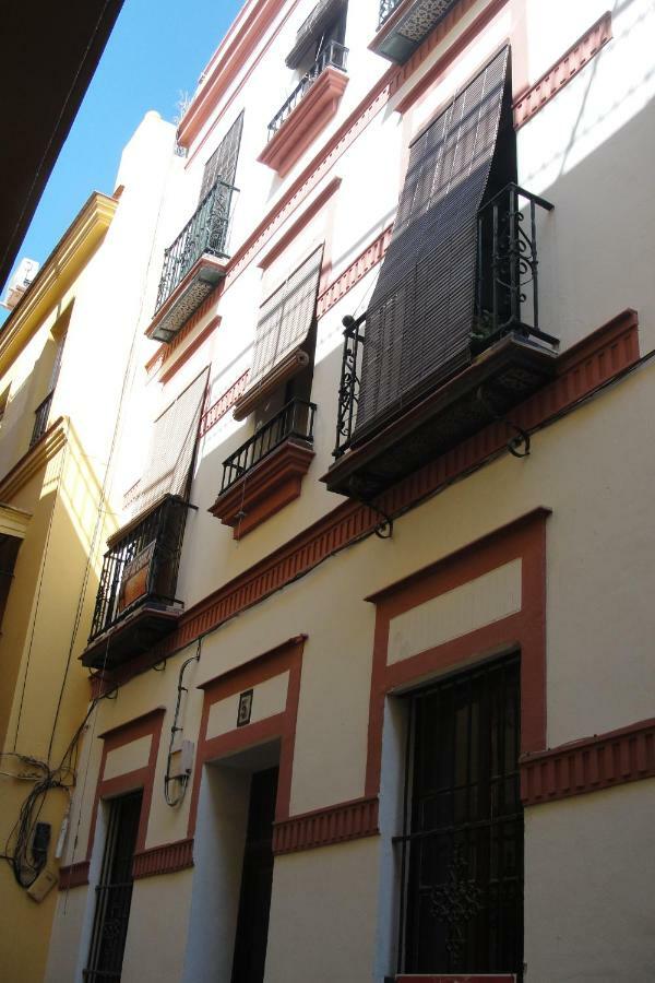 Las Columnas De Adriano. Calle Mármoles, 5 Sevilha Exterior foto